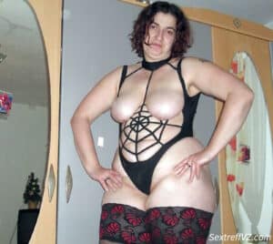 Mollige Hausfrau in Dessous sucht erotisches Abenteuer in Frankfurt